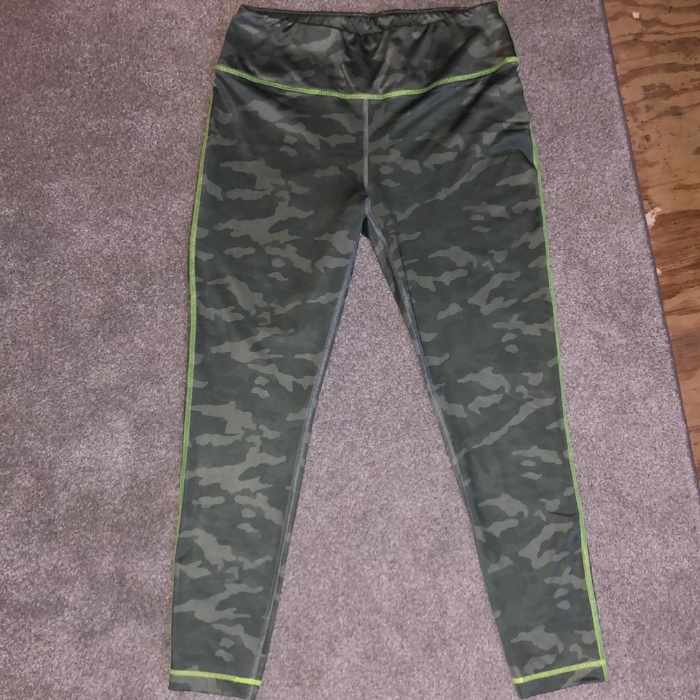 Vineyard Vines Cropped Leggings